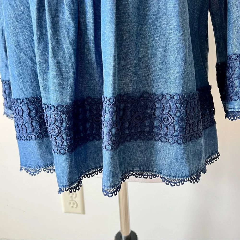 ANTHROPOLOGIE HOLDING HORSES Perra Chambray Lace Swing Top—SZ. 6
